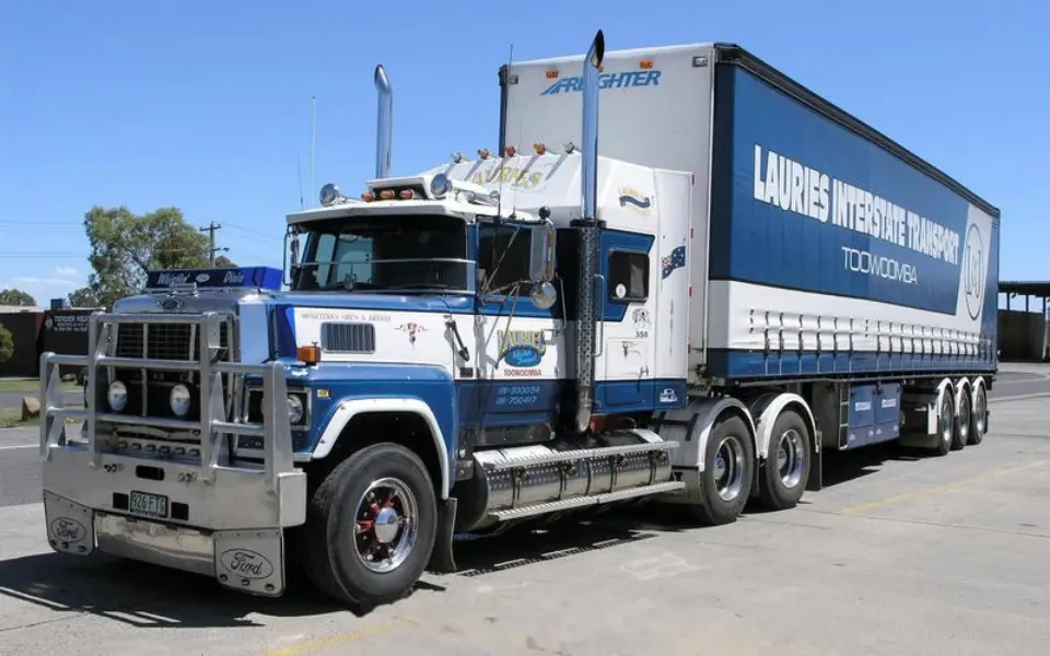 Cur non Trucks Domestic Exhaurientes Pipes sursum monstrant?